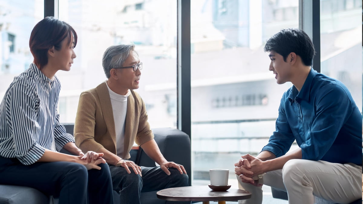 社員が上司に相談する